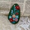Hand-embroidered hairpin green