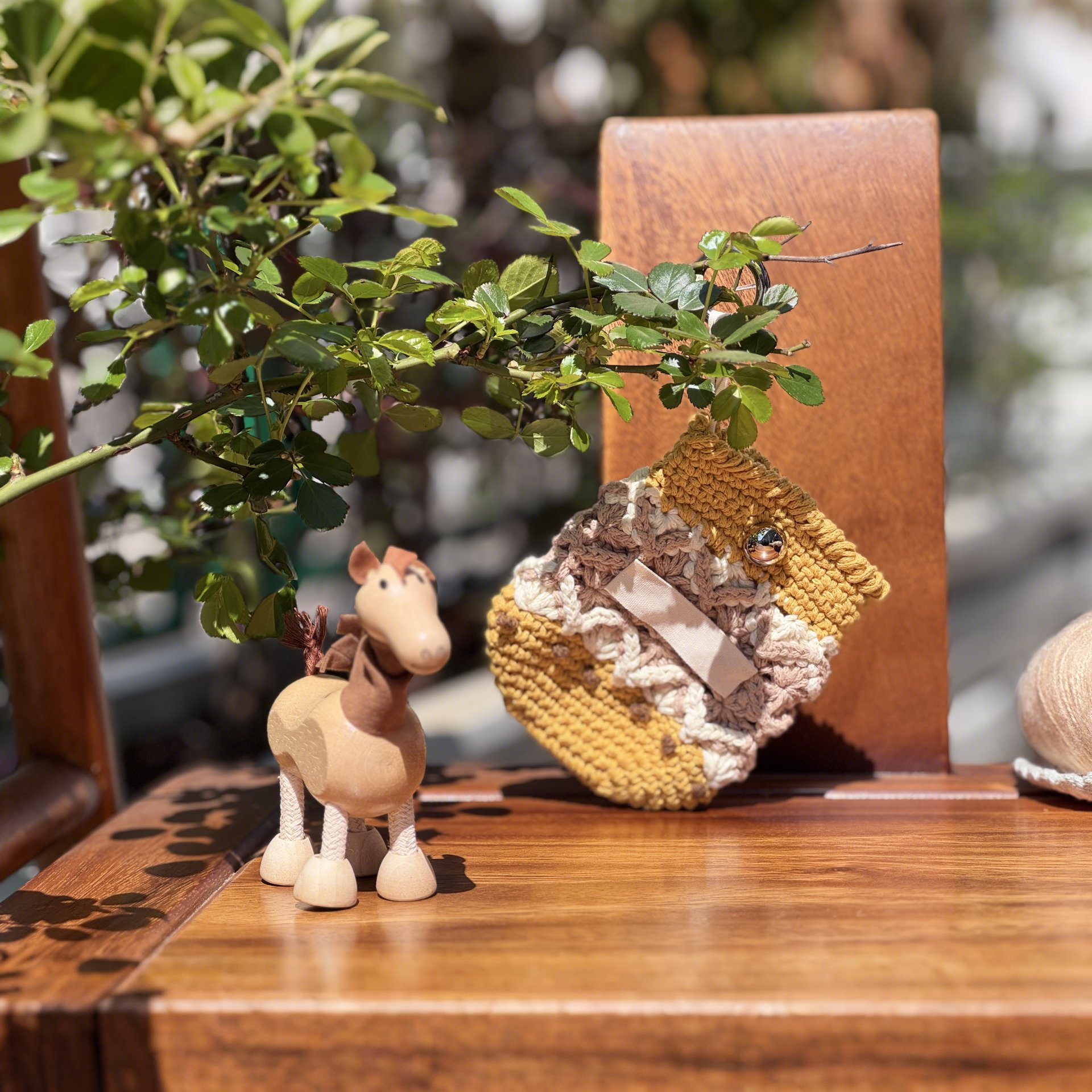 crochet coin purse：Handmade crochet coin purse with boho charm and keyring loop