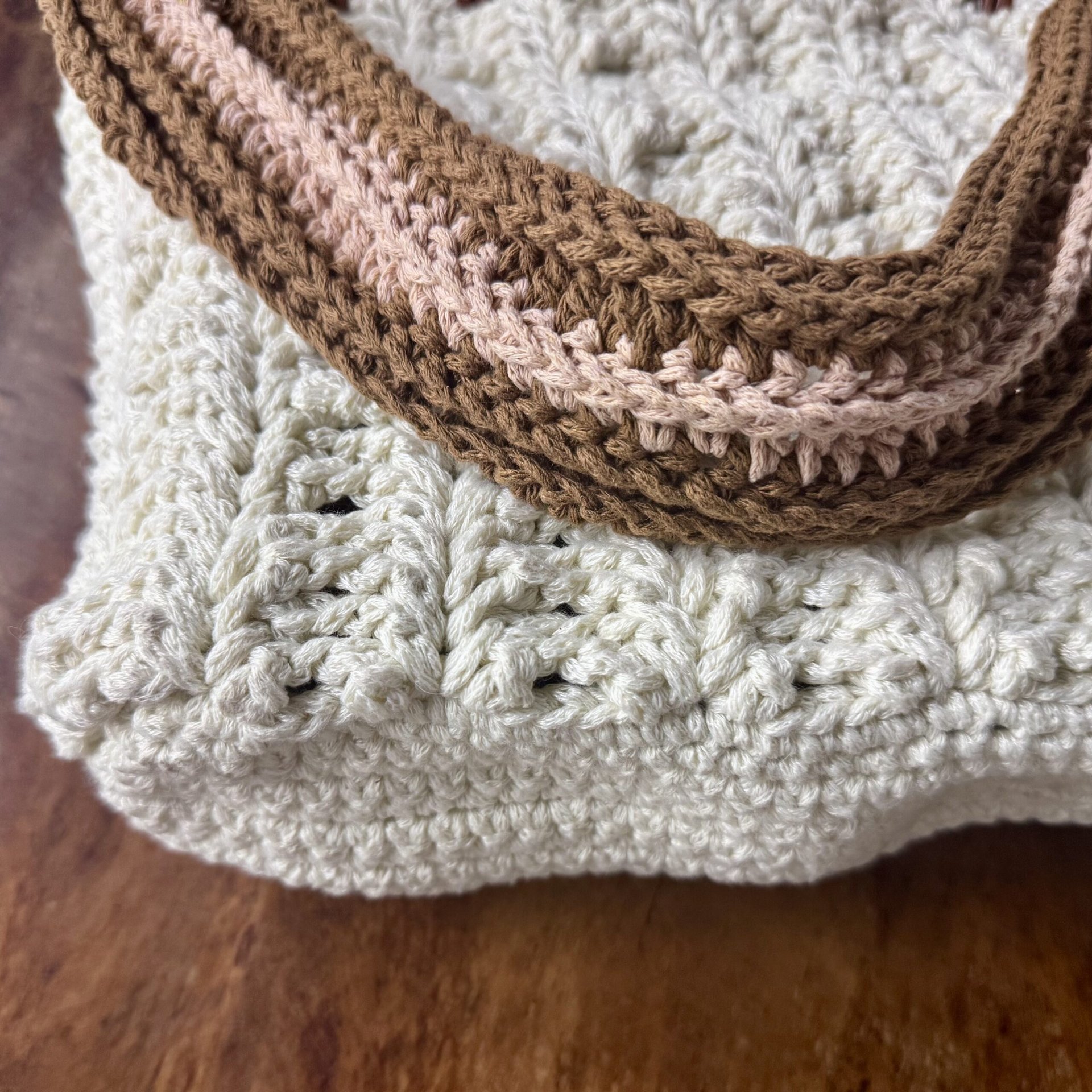 handmade knit shoulder bag