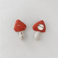 cotton and linen mushroom red (brooch)