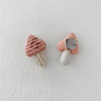 furry mushroom pink (brooch)