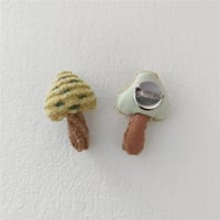 furry mushroom green (brooch)