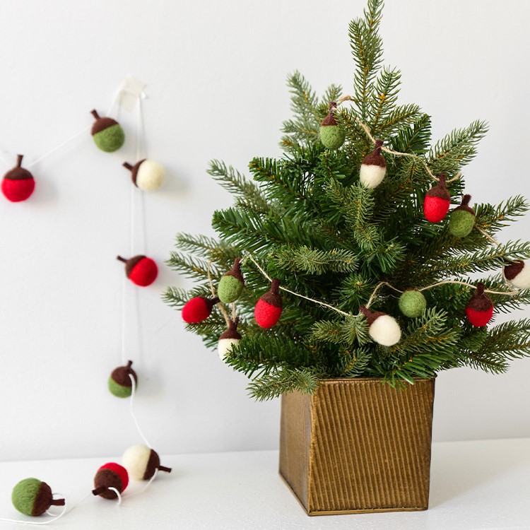 Charming Mini Wool Felt Acorn Christmas Garland Set of 2, Handmade Red Green White Holiday Decor, Cozy Rustic Seasonal Decoration