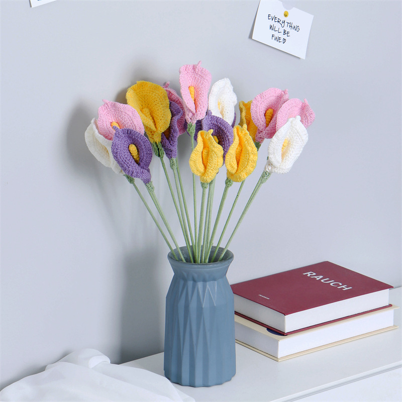 Handmade Crochet Calla Lily Flower Bouquet in Elegant White Vase, 4 Colors Yarn Floral Arrangement for Home Office Gift Décor