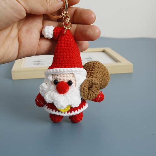 Handmade Crochet Santa Claus Keychain with Gift Bag – Adorable Christmas Keyring Ornament, Cute Holiday Accessory for Stocking Stuffers