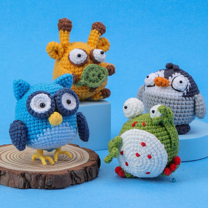 Crochet Kit for Beginner – Complete DIY Animal Crochet Set with 4 Adorable Plush Toys, Tools & Yarn for Relaxing Craft Fun